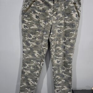 Camo Skinny Pants with Zipper Pockets